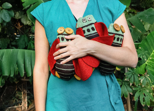 Entrevista de la revista Travesías a nuestra fundadora: Conoce la fauna endémica de México y el mundo a través de los textiles