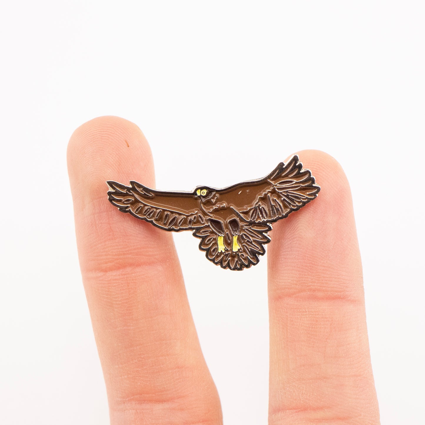 pin aguila mano