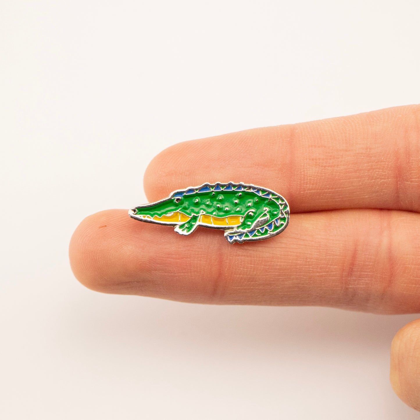 pin cocodrilo mano