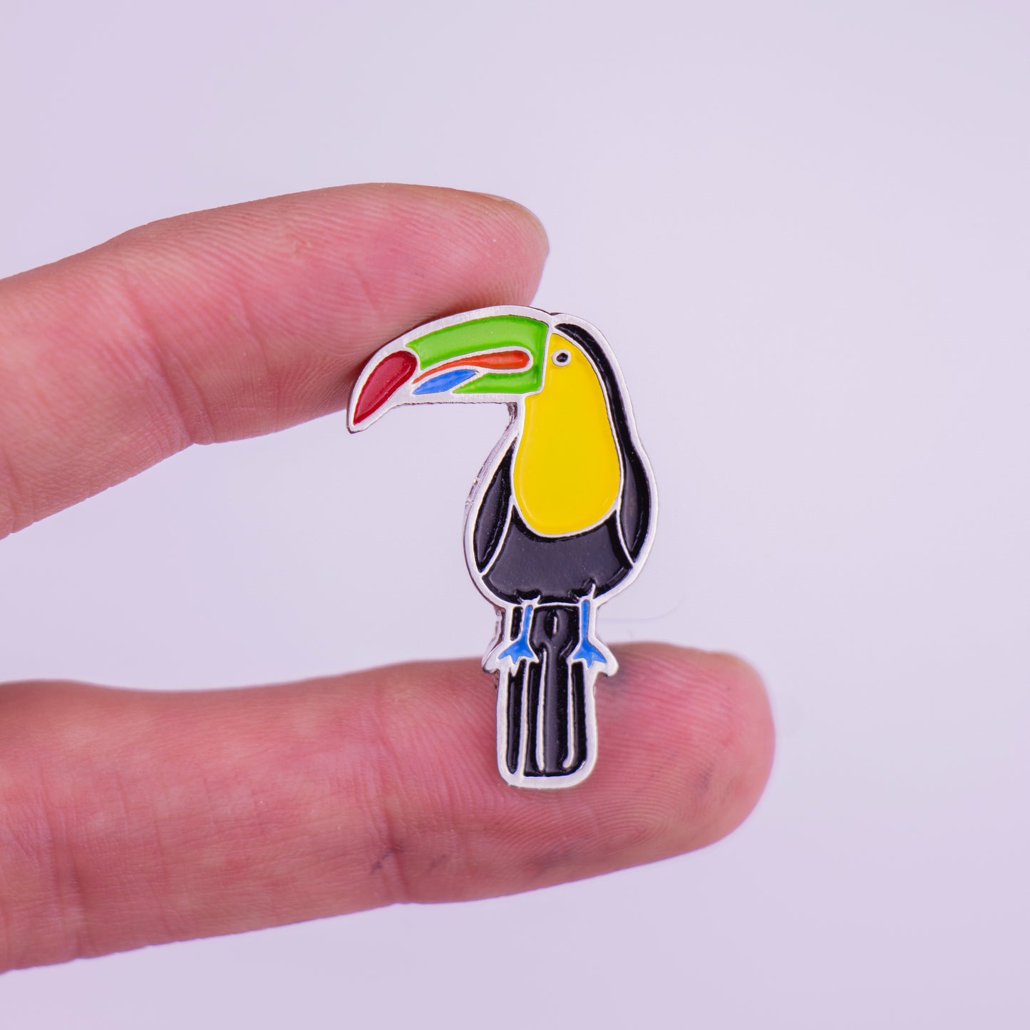 pin tucan mano